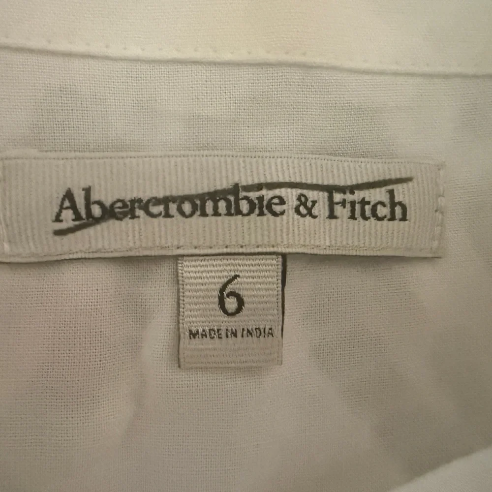 Abercrombie & Fitch White Lace Skirt – Size 6 – Excellent Used Condition - Picture 3 of 4